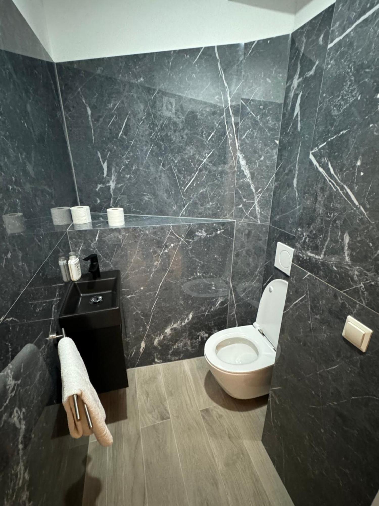 Luxurious Apartment In The Centre Of Wenen Buitenkant foto