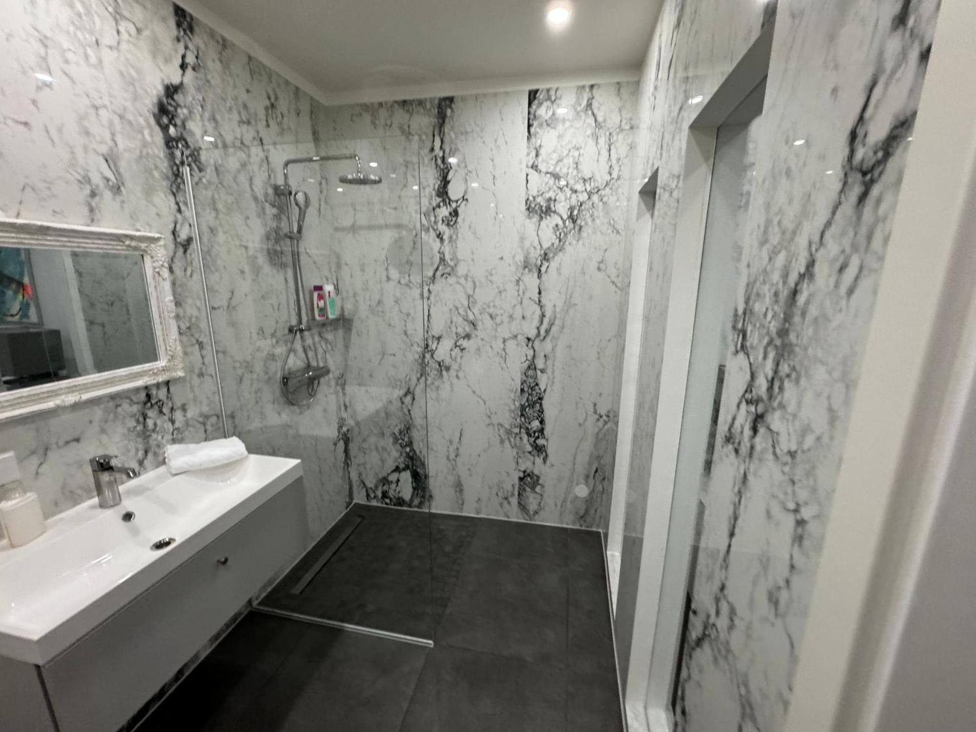 Luxurious Apartment In The Centre Of Wenen Buitenkant foto